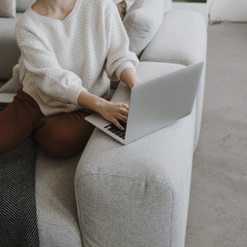 Sessão de terapia online em ambiente confortável